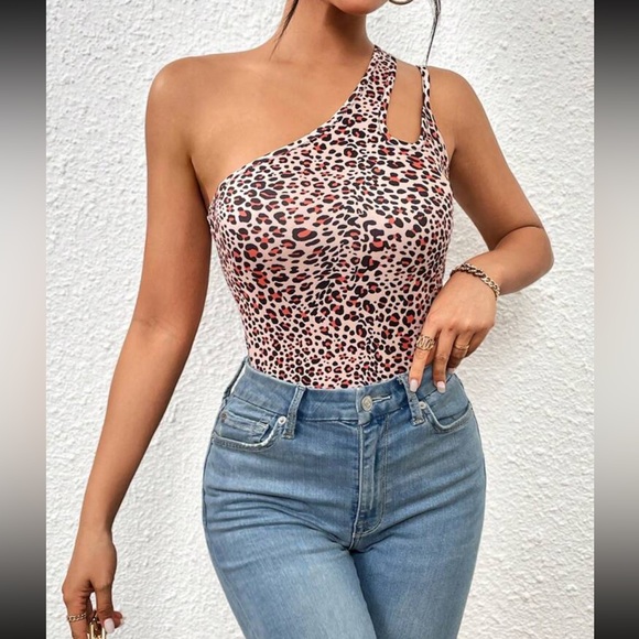 Leopard print one shoulder cutout blouse - Picture 5 of 6